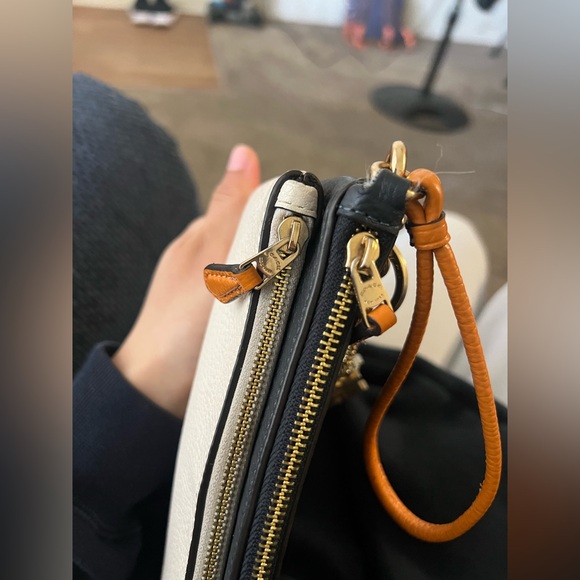 COACH wristlet - Picture 16 of 16